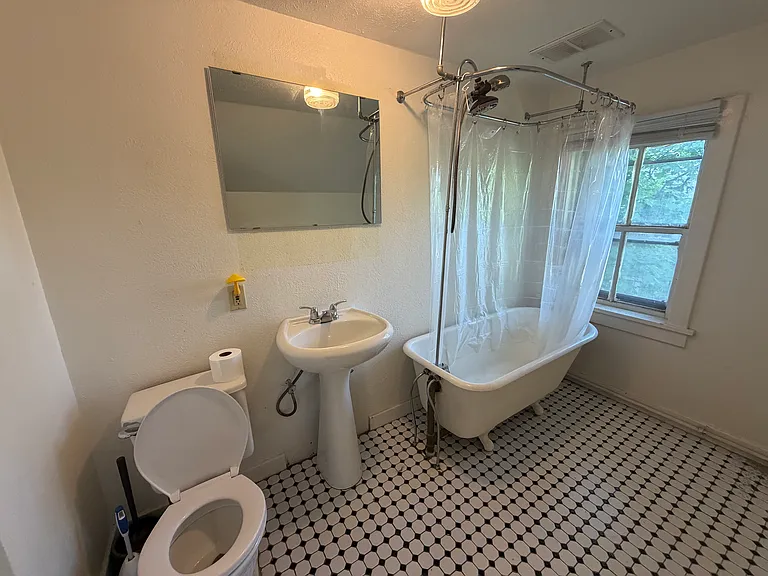 424 W Baraga Ave #B — Photo 5