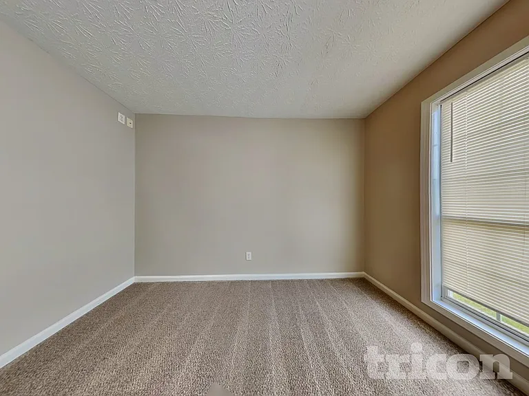 1685 Nottingham Way — Photo 9