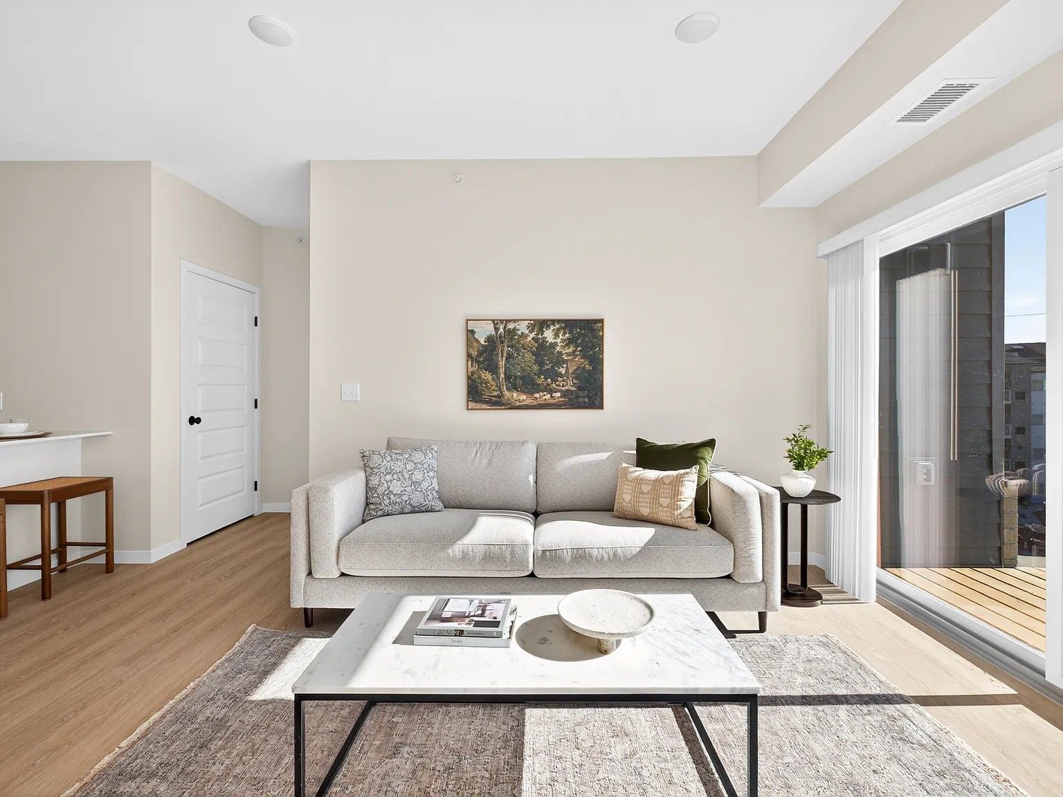 Grand 52 Apartments — Photo 4