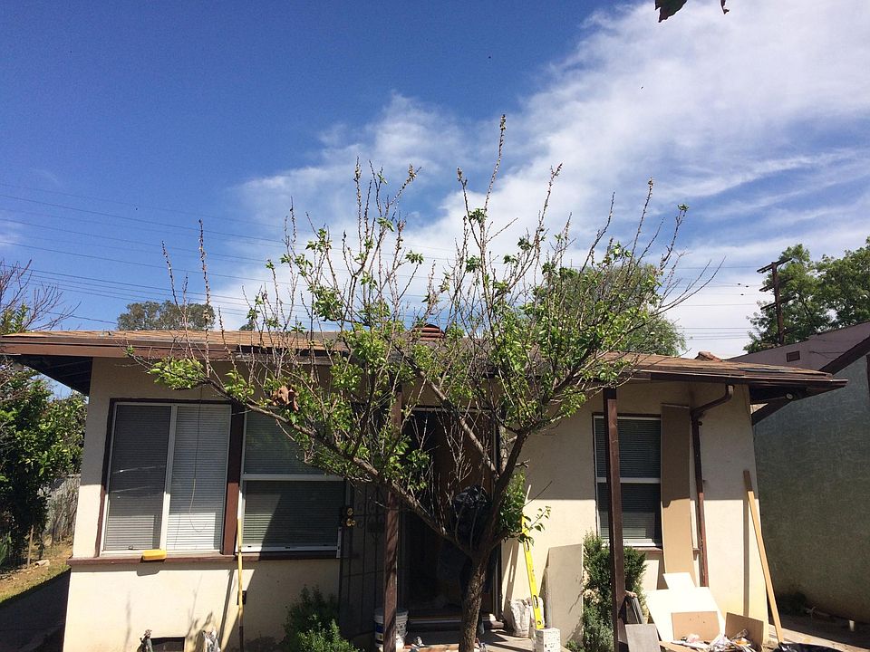 1st image of 823 N Raymond Ave