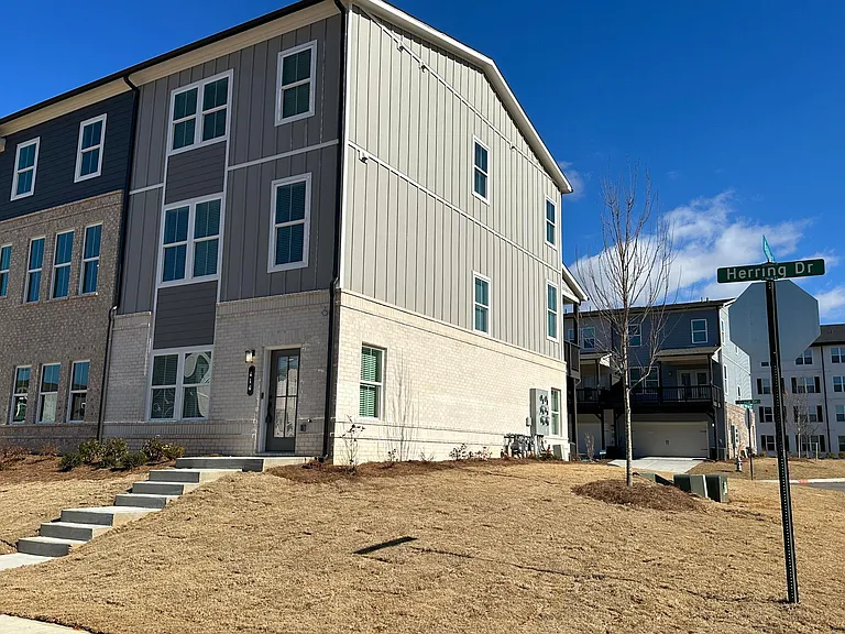 410 Herring Dr — Photo 3