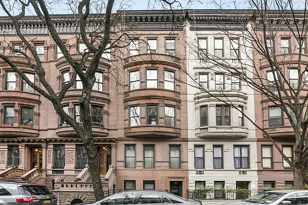 Sold by Compass | media 22