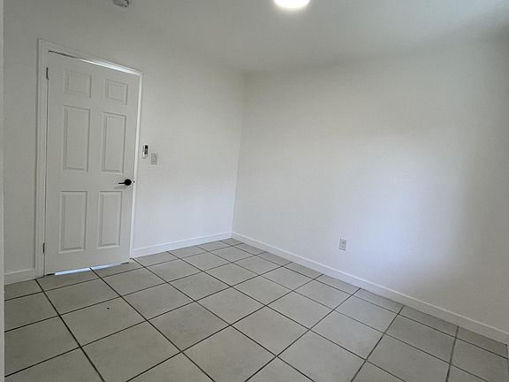 4th image of 1958 NE 172nd St #2
