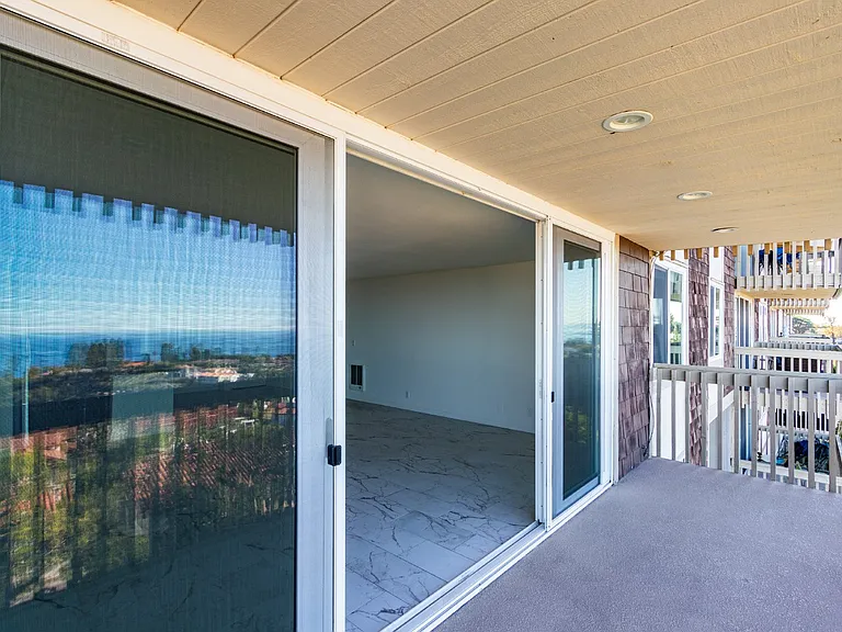 6542 Ocean Crest Dr #C204 — Photo 12