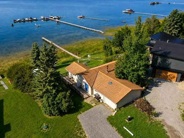 745 NE Elk St, Sunbreaker Cove, AB T0C 0J0