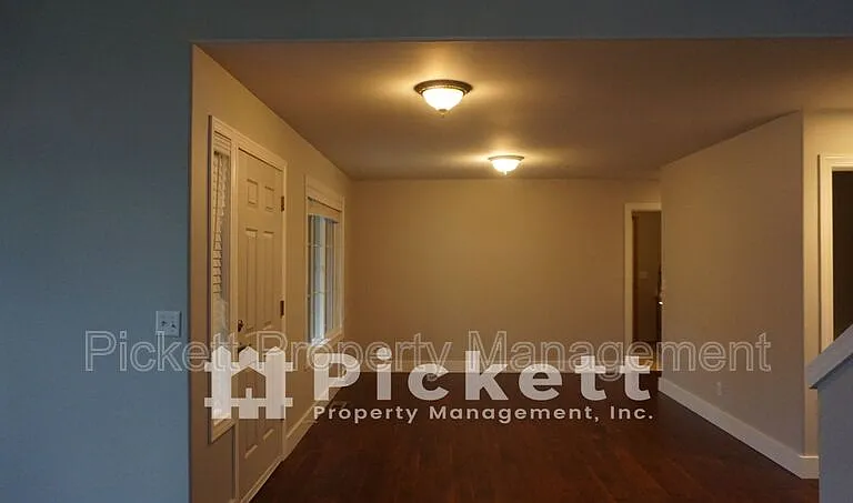 2037 NE Gustaf St — Photo 6