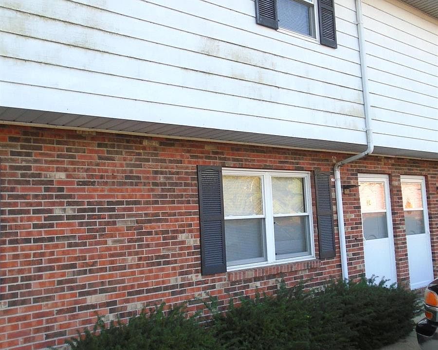 1st image of 7 Sunset Dr APT B