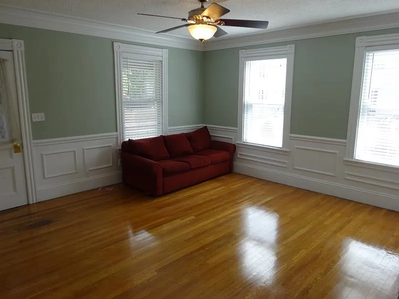 4 bed, 2200 sqft, $4,400 — Photo 4