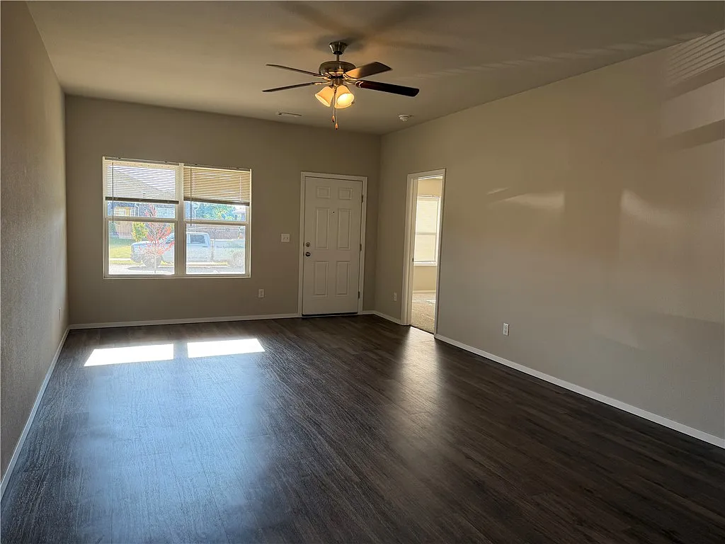 4 bed, 2.0 bath, 1479 sqft, $1,750 — Photo 3