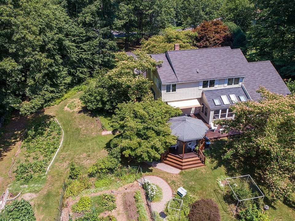 1st image of 20 Parker River Dr