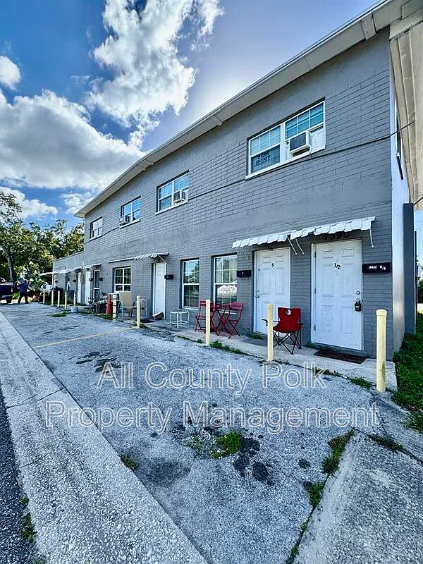 2 bed, 1.0 bath, 800 sqft, $1,250 — Photo 2