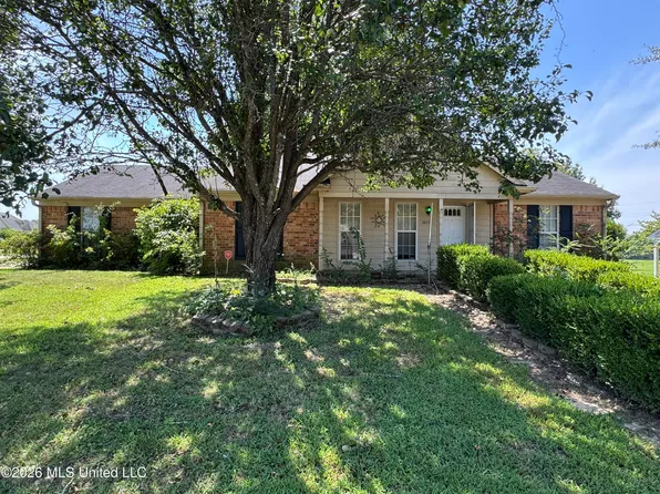 10551 Oak Leaf Dr, Olive Branch, MS 38654