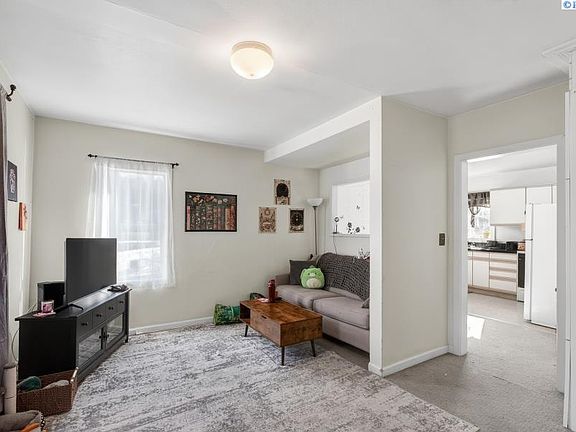 3rd image of 732 NW Ritchie St