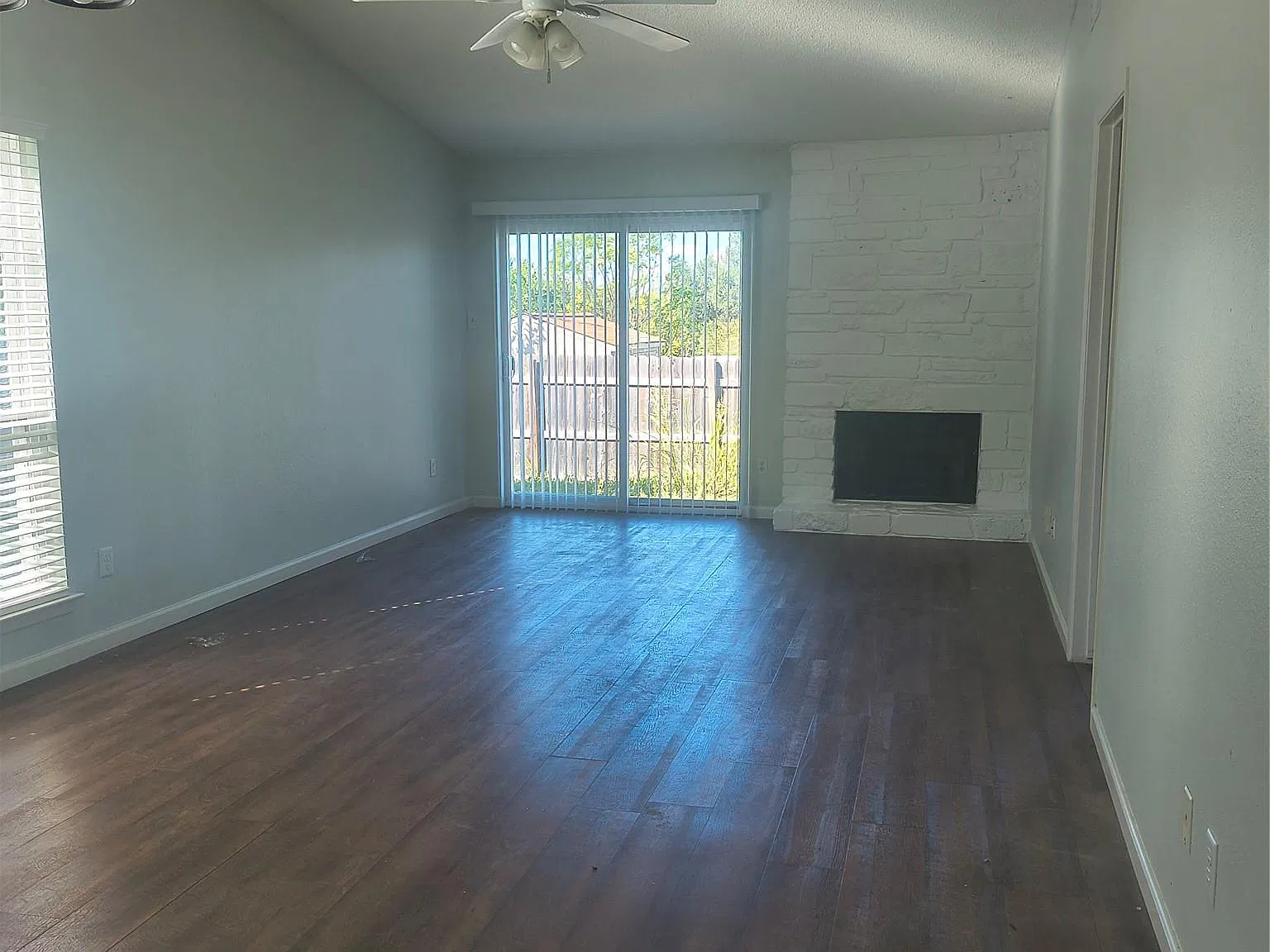 2 bed, 1.5 bath, 950 sqft, $1,600 — Photo 4