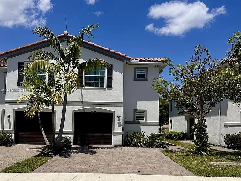 6835 Broadwater Ln — Photo 15