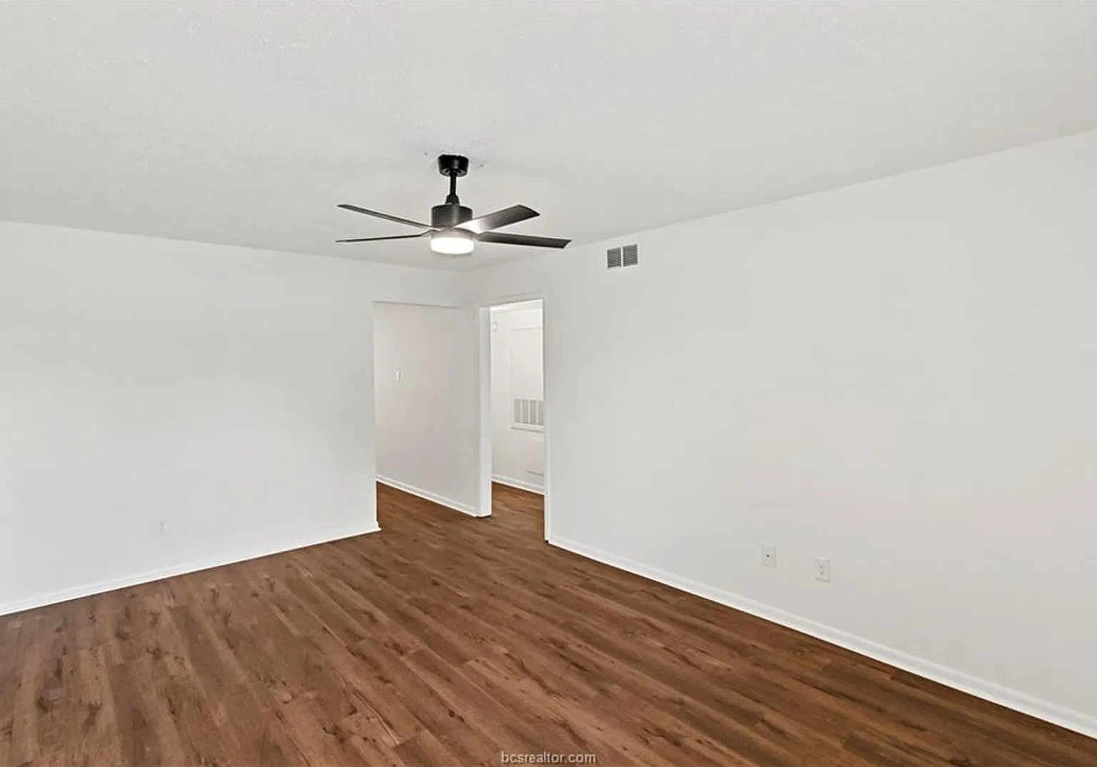 1412 Hillside Drive — Photo 4
