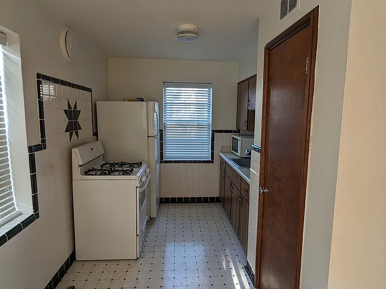 5301 Jamieson Ave #C — Photo 17