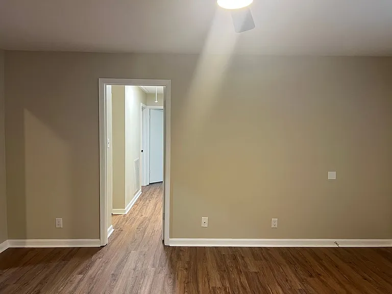1199 Runnymede Ln — Photo 5