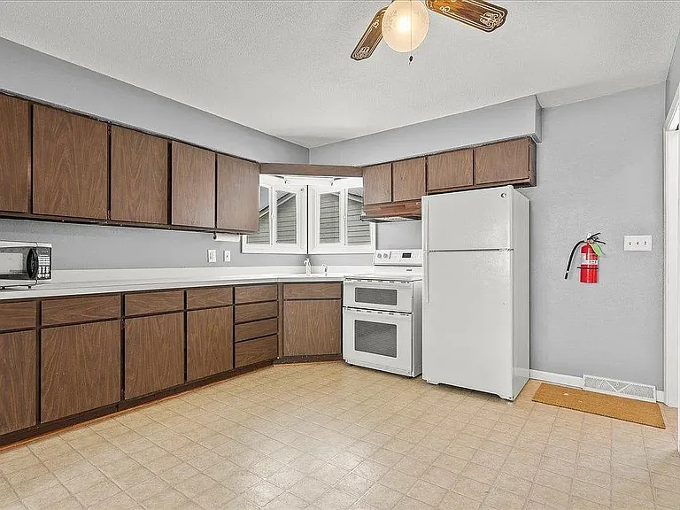 1417 Starview Dr — Photo 9