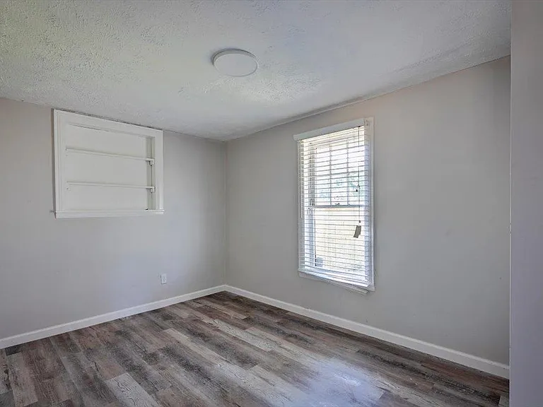 541 New Berlin Rd — Photo 15