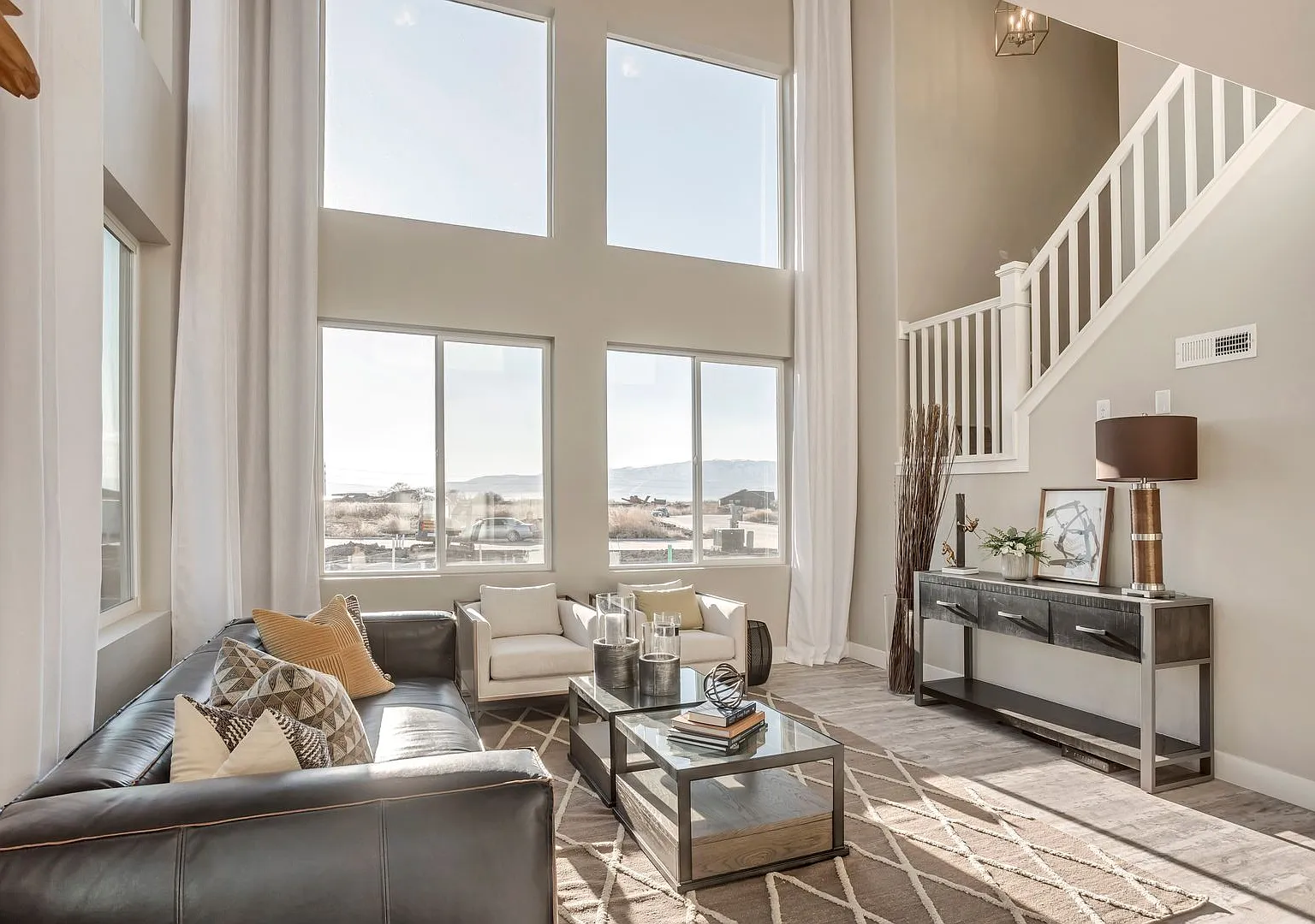 Two story end unit in Orem — Photo 1