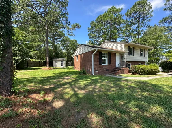 5421 Hampton Rd, Fayetteville, NC 28311