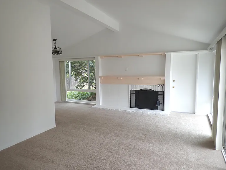 308 N La Patera Ln — Photo 3