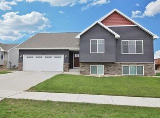 1604 27th Ave NW, Minot, ND 58703