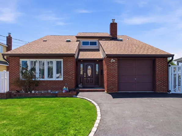 212 Shore Road, Lindenhurst, NY 11757
