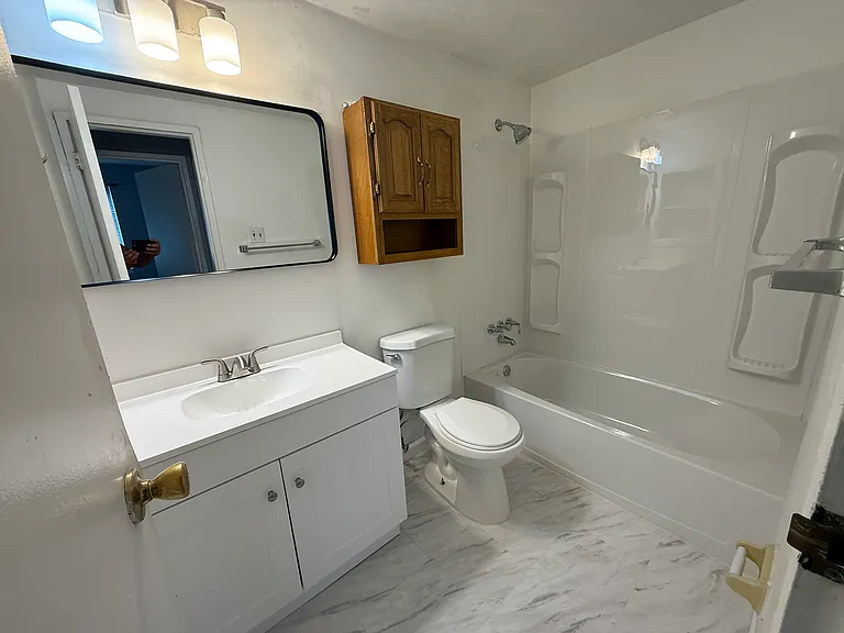 2400 Bayberry Ct — Photo 8