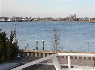 96 Barnes St, Long Beach, NY 11561