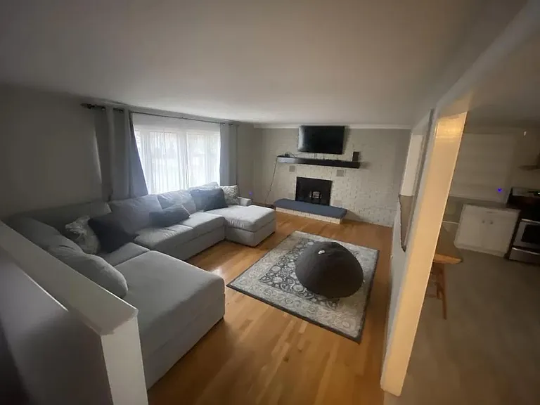 144 Bancroft St — Photo 11