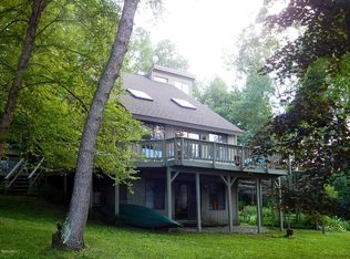 4 Stratford Ln, Monterey, MA 01245