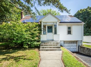 11 Crawford Rd, Burlington, MA 01803