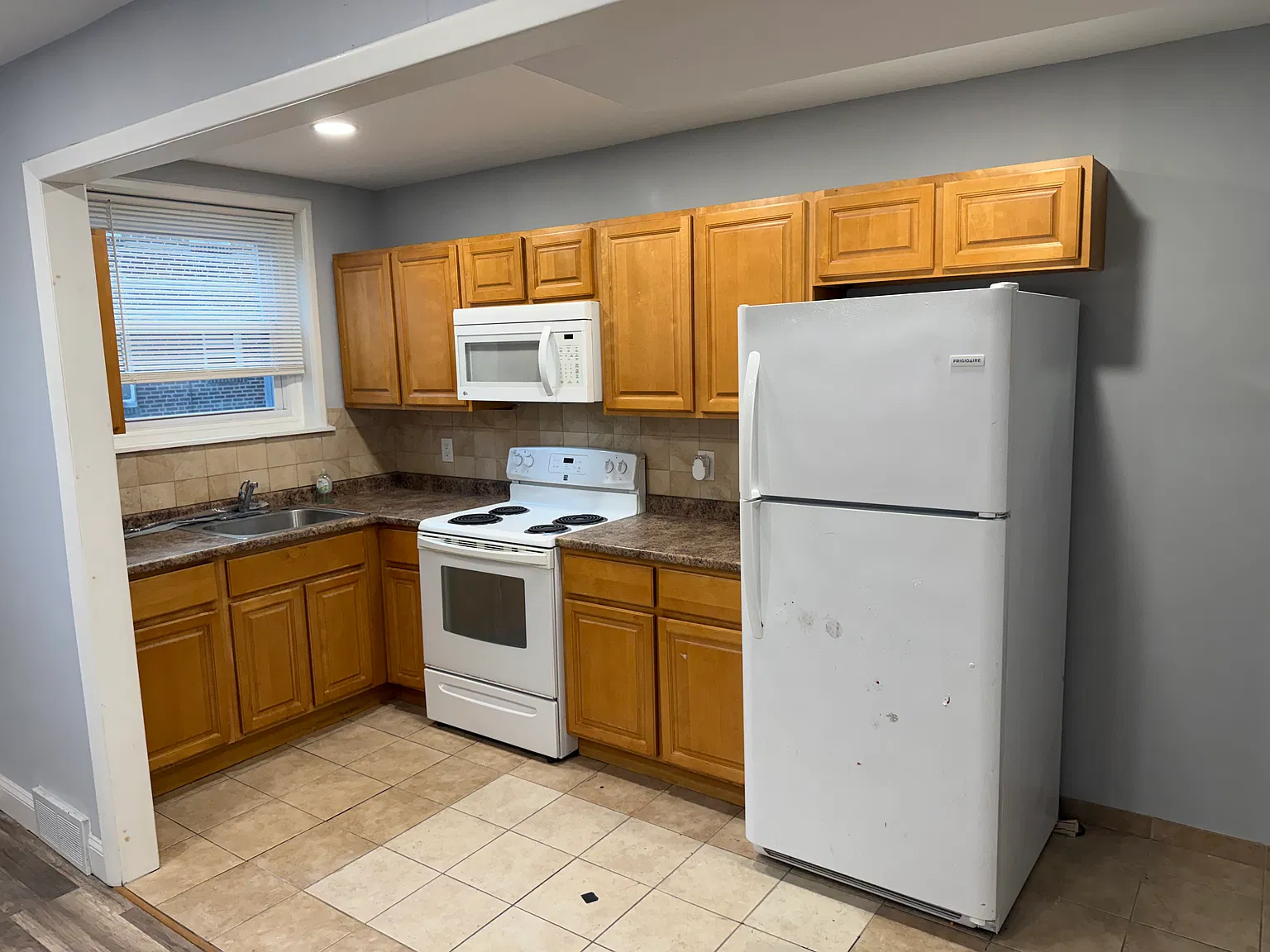 3 bed, 1120 sqft, $2,450 — Photo 2