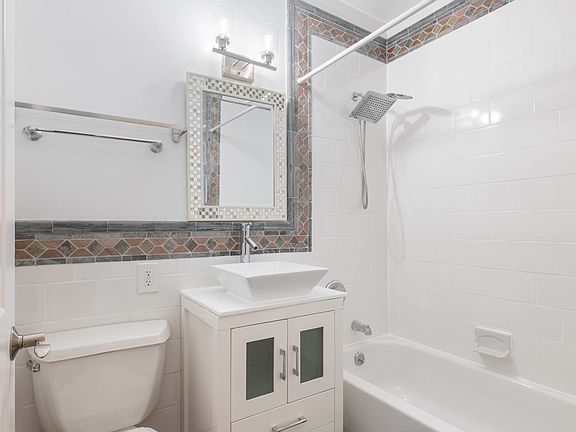 5th image of 30-85 Vernon Blvd #6D
