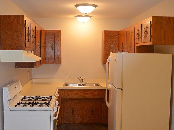 3rd image of 510 Meadowbrook Ln APT 2