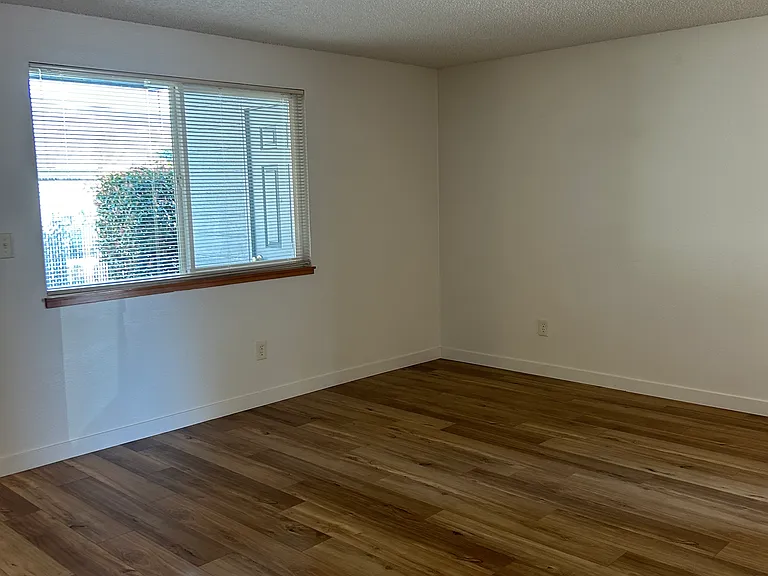 101 W Bolz Rd — Photo 6