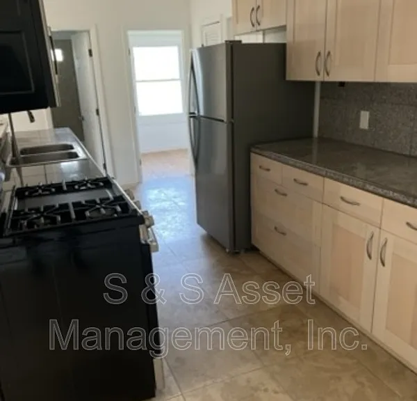 3252 E Lake Lansing Rd — Photo 3