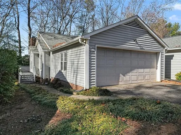 128 Pebble Ridge Ln, Winston Salem, NC 27104