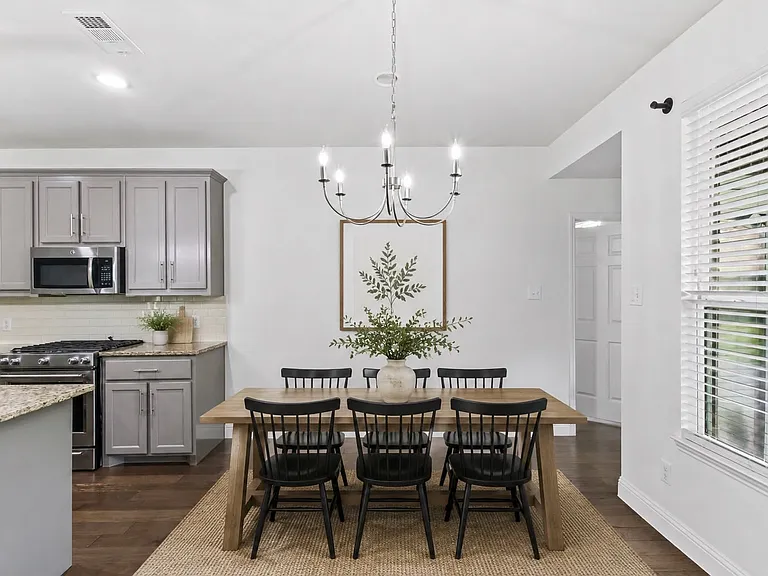 4424 Overbrook Dr — Photo 3