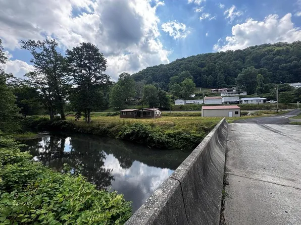 1027 Family Circle Rd, Pilgrims Knob, VA 24634