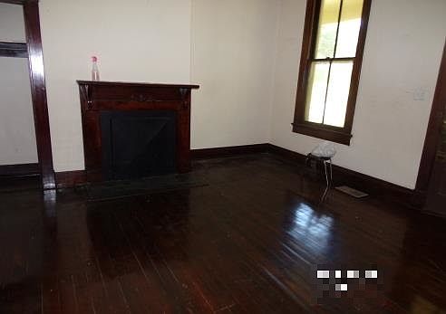 5th image of 2600 Oak St