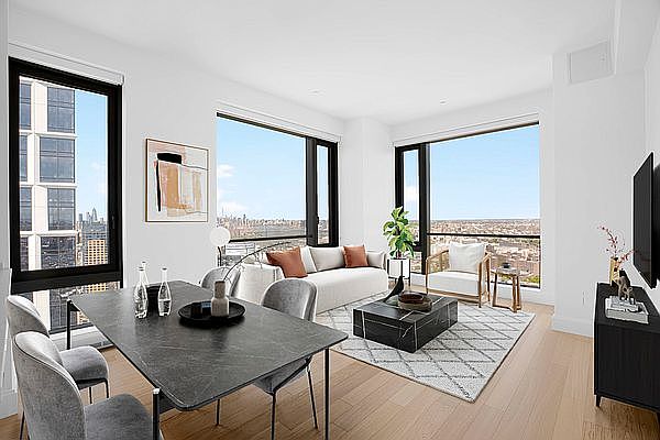 1st image of 10 City Poin APT 41L