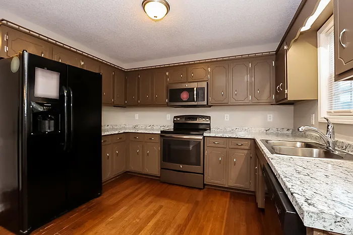 951 Roedeer Dr — Photo 8