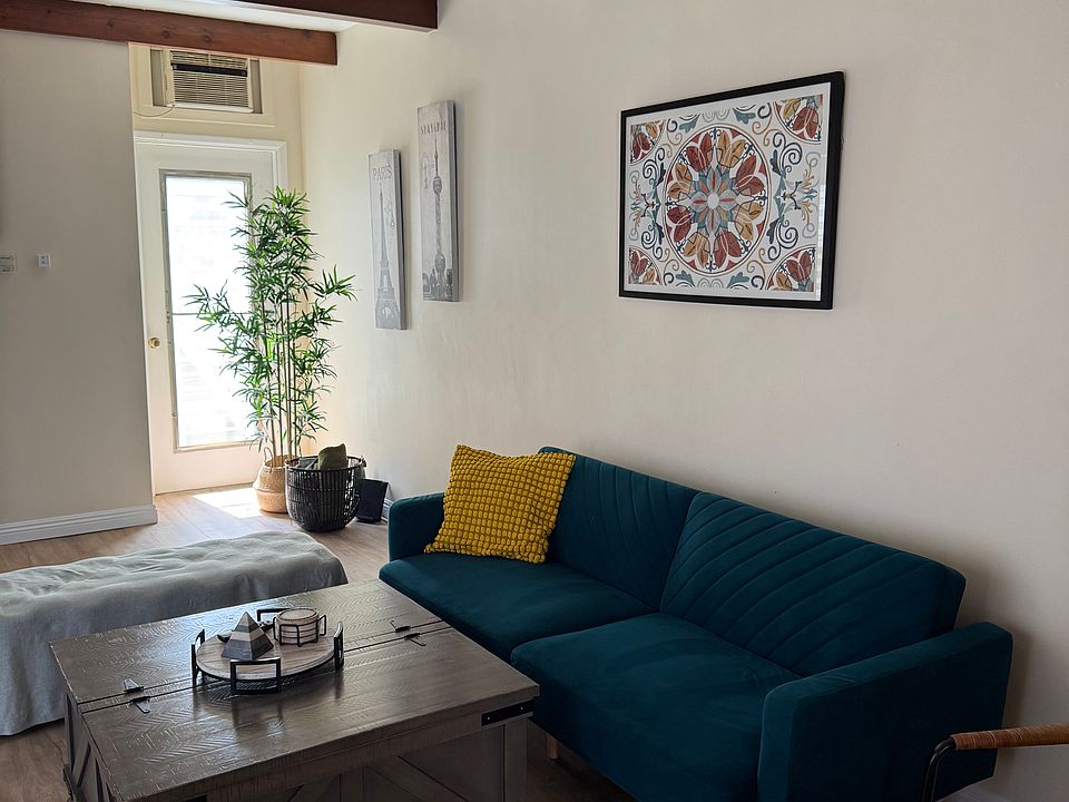 1st image of 1403 W Magnolia Blvd