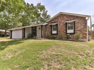 1104 Holgate Dr, Ballwin, MO 63021