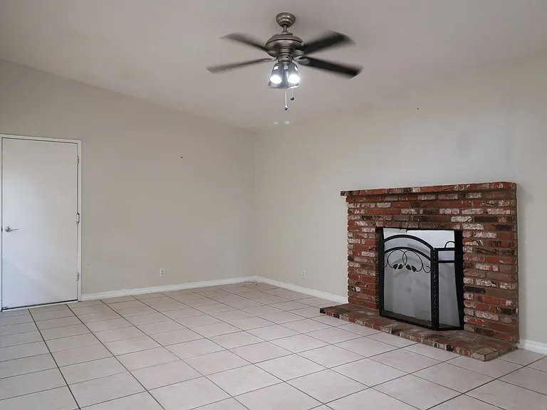 528 S Sorrel St — Photo 6