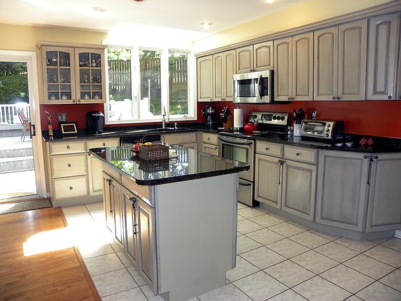 2nd image of 4003 Rainbow Glen Ct
