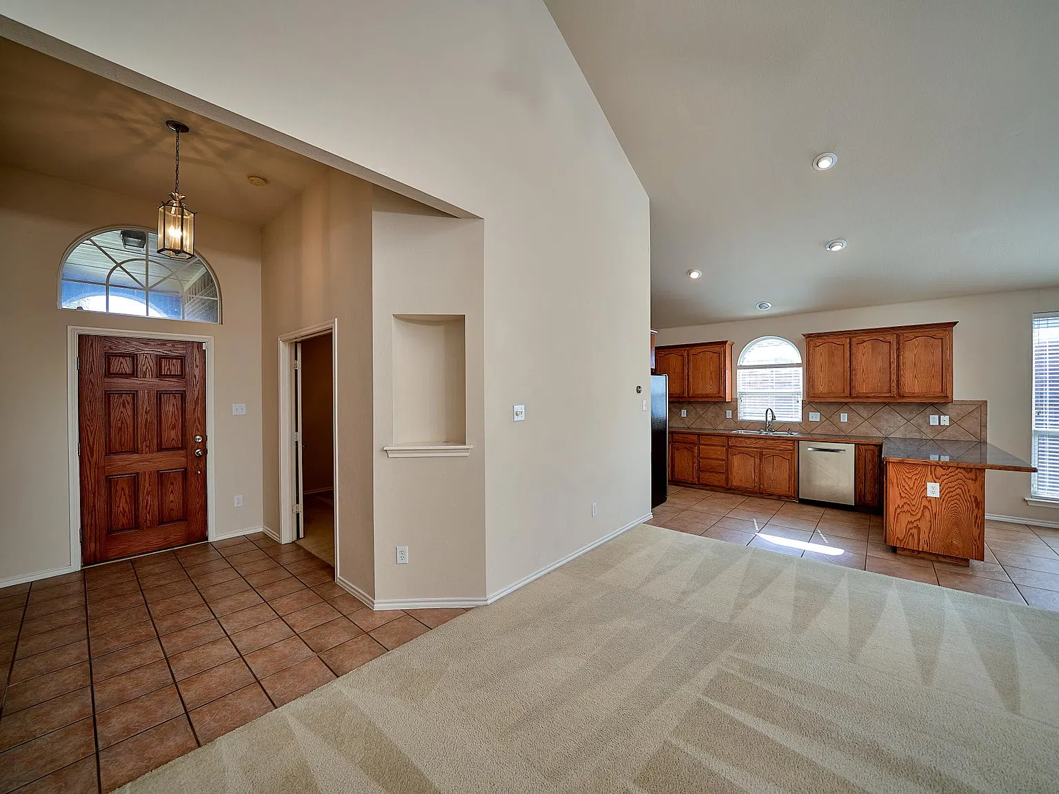 3 bed, 1805 sqft, $2,600 — Photo 2